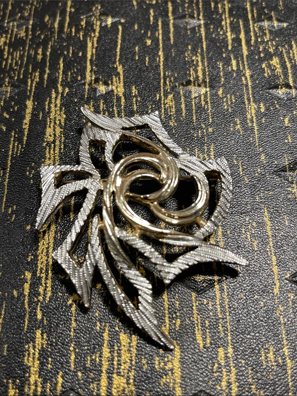 Sarah Coventry Two-Tone Swirl Leaf Pin